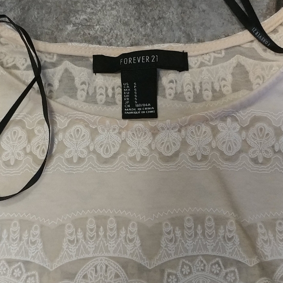 (2/$20) F21 cream boxy crop top size small - Picture 2 of 4